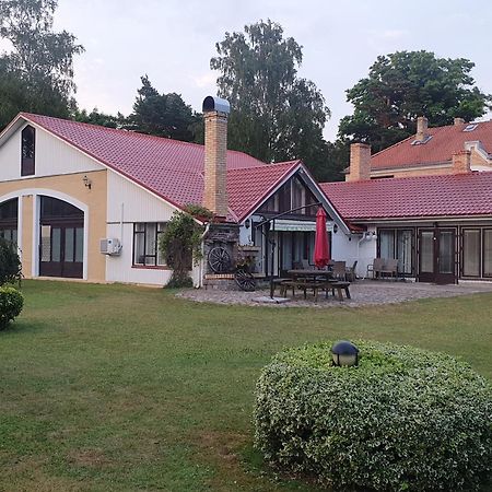 Villa Leonardo Ventspils Exterior photo