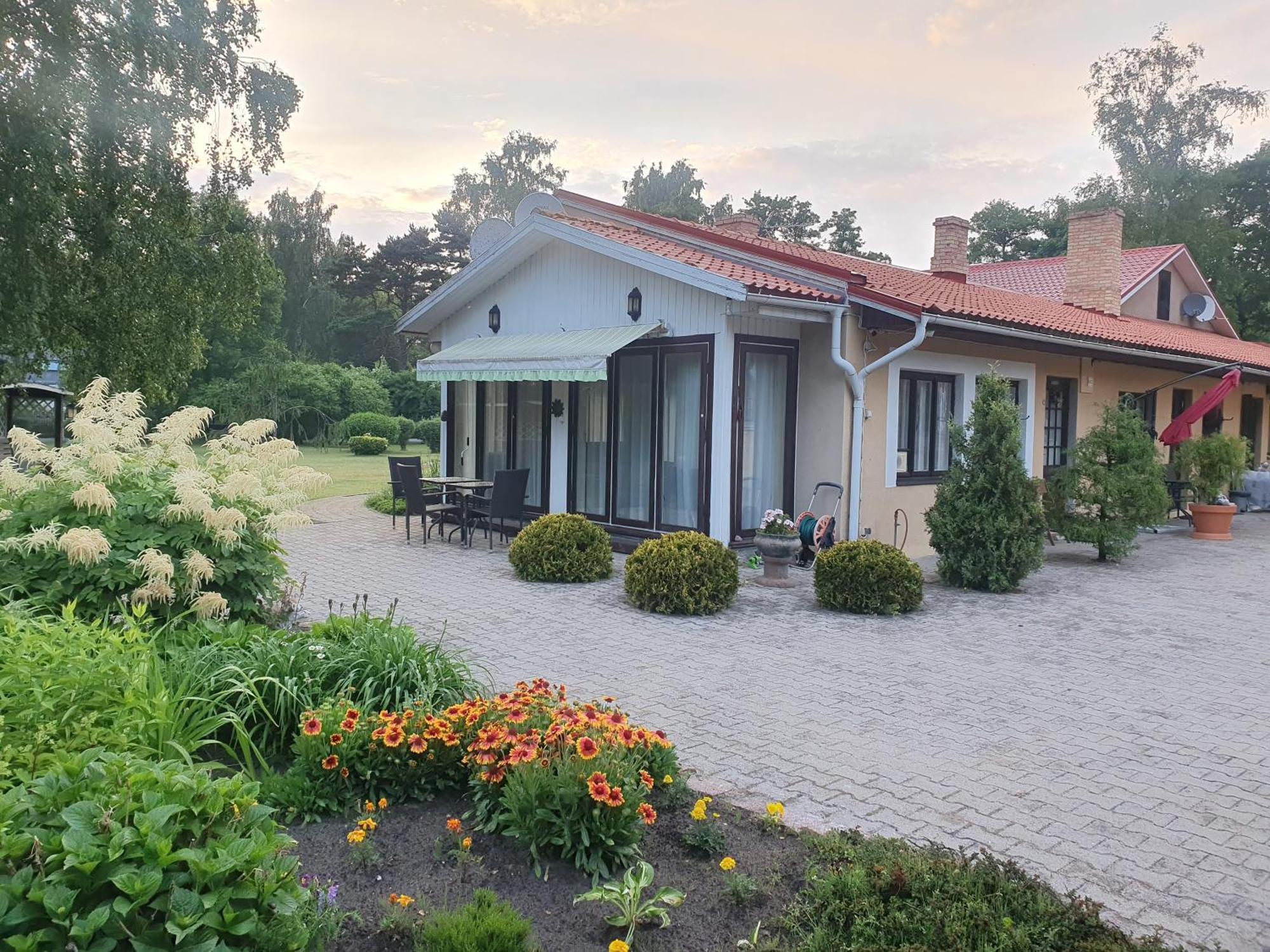 Villa Leonardo Ventspils Exterior photo