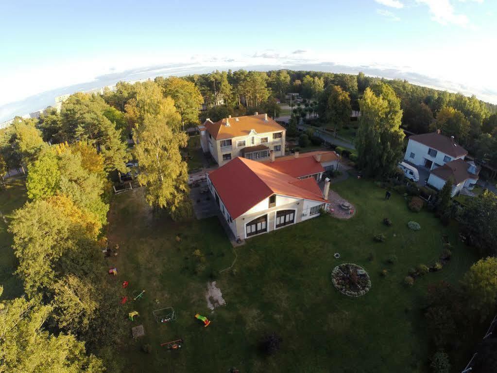 Villa Leonardo Ventspils Exterior photo